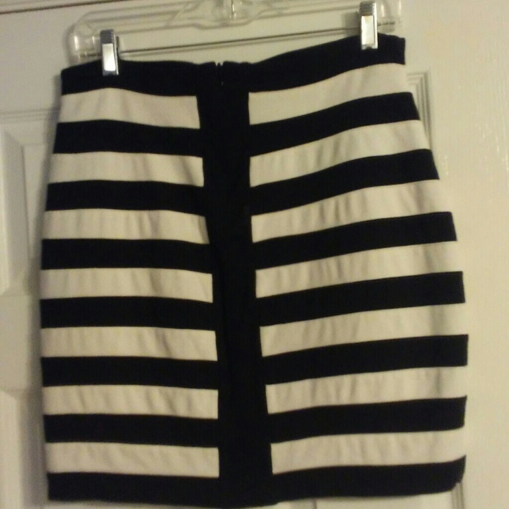Skirt - Picture 3 of 3